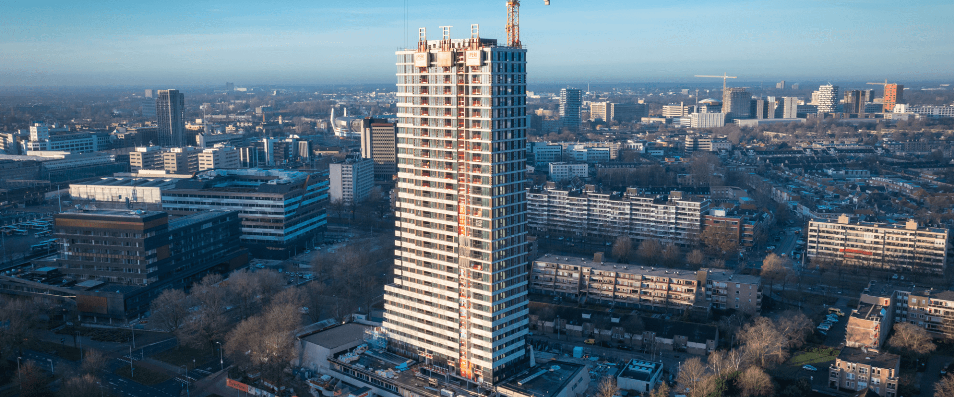 Skyline van Eindhoven met op de voorgrond het gebouw BunkerToren