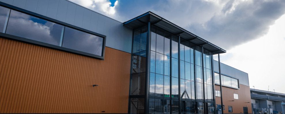 Voorkant van het gebouw van Nieuw Kralingen Business