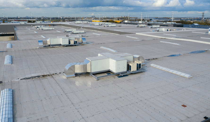 Klimaatinstallatie op dak Zalando distributiecentrum