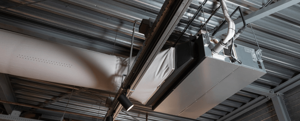 VRF-systeem aan het plafond in een filiaal van keukenconcurrent