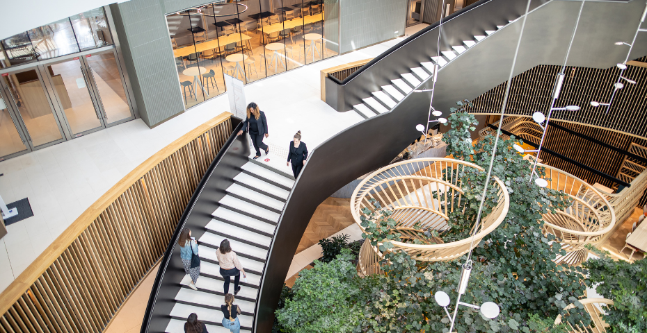 Hal met trap een voorbeeld van een smart building