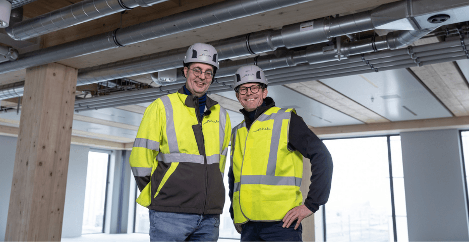 Over Schilt - collega's Roelof en Geroen lachen naar de camera op project ABN AMRO