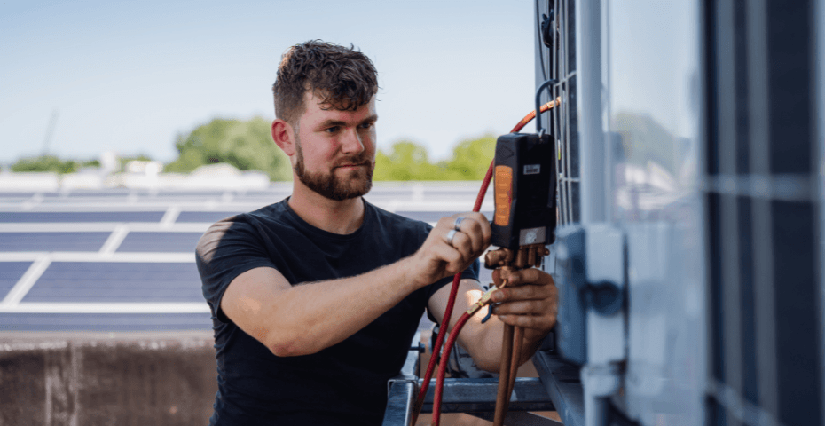 Servicemonteur Aan Het Werk